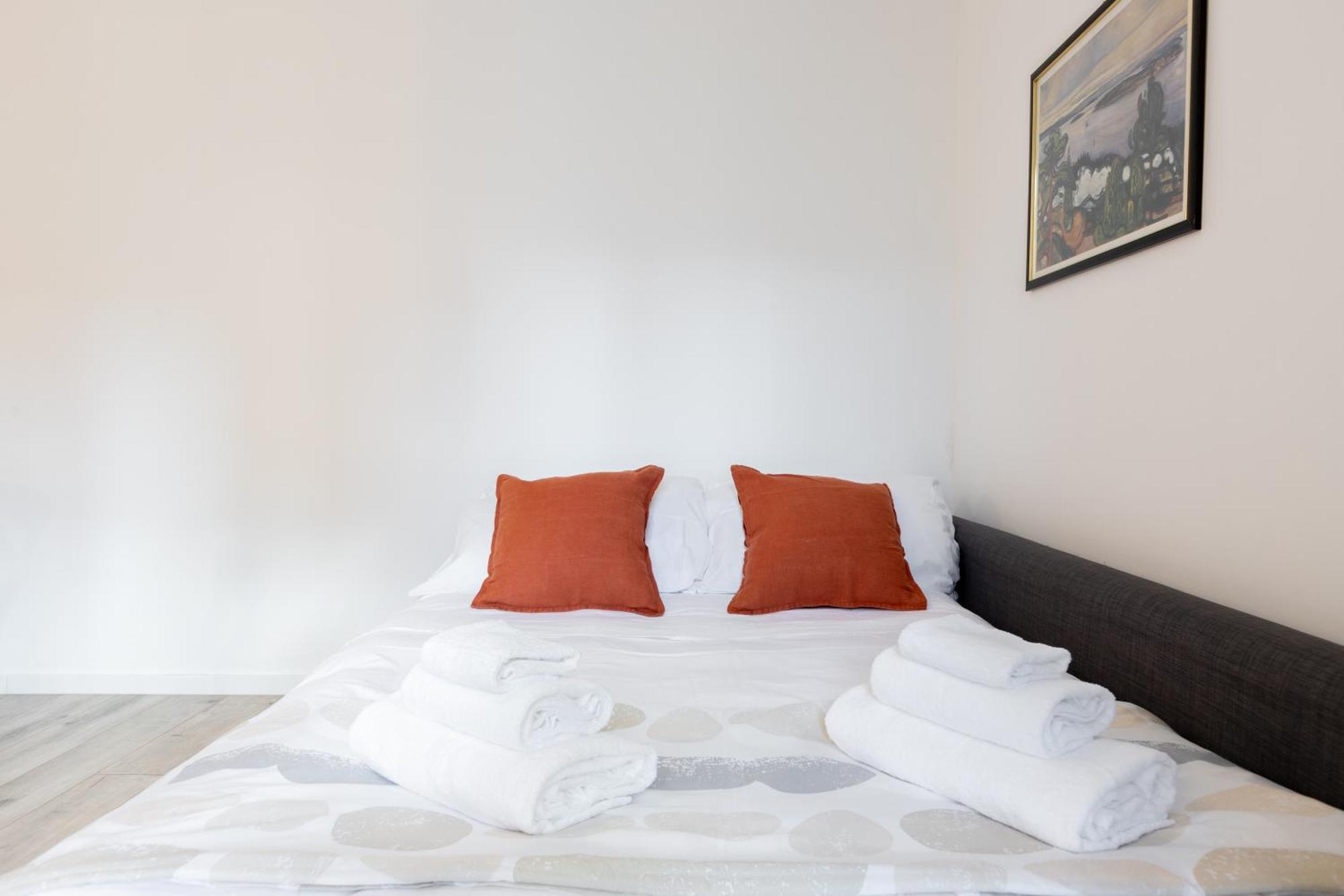8 Min To Center - 400mt To Metroa, 4-6 Pax, 2 Bathrooms * Rome