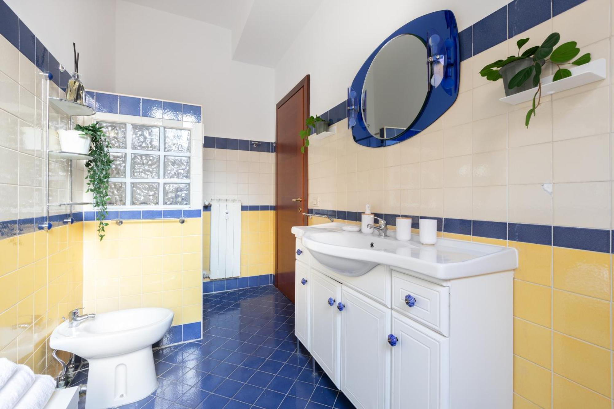 8 Min To Center - 400mt To Metroa, 4-6 Pax, 2 Bathrooms Apartment Rome