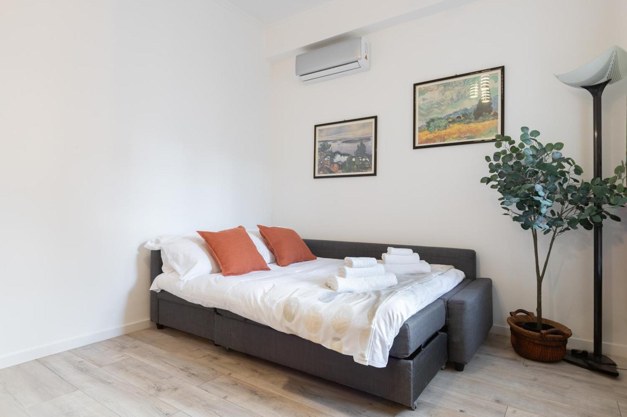 8 Min To Center - 400mt To Metroa, 4-6 Pax, 2 Bathrooms Apartment Rome